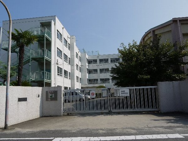 高槻市東和町の新築一戸建(高槻市立冠小学校)