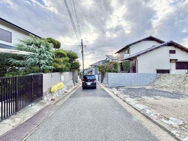 高槻市真上町5丁目の土地(前面道路含む現地写真)