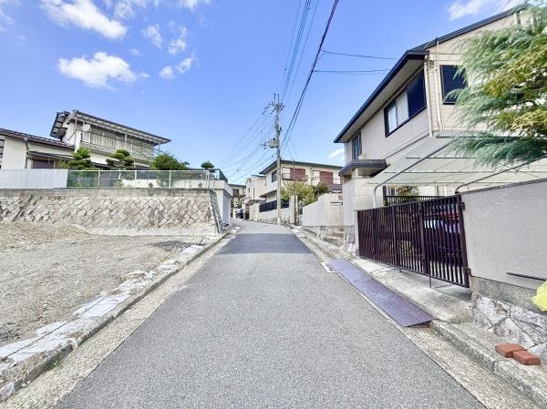 高槻市真上町5丁目の土地(前面道路含む現地写真)