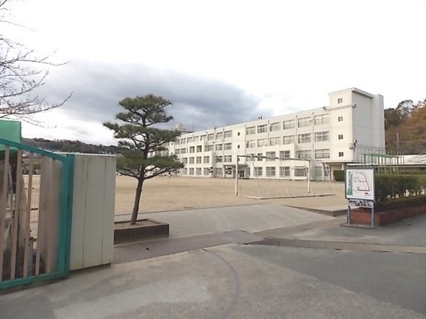 高槻市安岡寺町４丁目の土地(高槻市立北清水小学校)