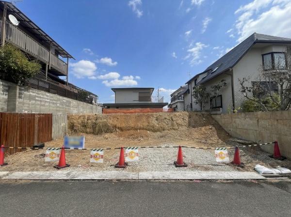高槻市安岡寺町３丁目の土地