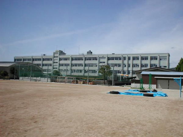 高槻市藤の里町の新築一戸建(高槻市立第六中学校)