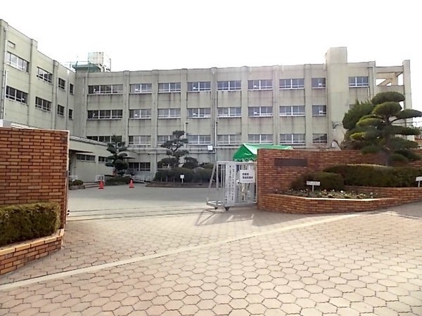 高槻市南平台３丁目の中古一戸建て(高槻市立南平台小学校)