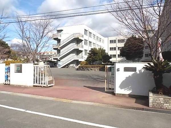 高槻市南平台３丁目の中古一戸建て(高槻市立阿武野中学校)