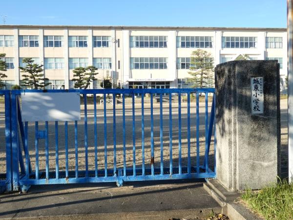 犬山市四季の丘４丁目の中古一戸建て(犬山市立城東小学校)