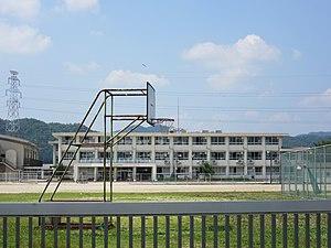 加茂郡川辺町比久見の土地(川辺町立川辺中学校)