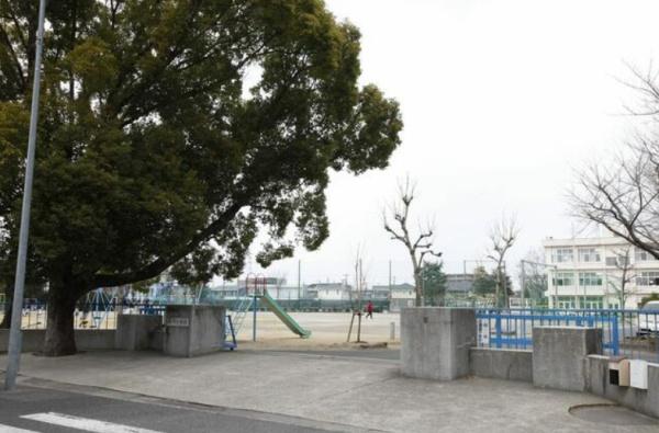 春日井市若草通4丁目の中古一戸建て(春日井市立勝川小学校)