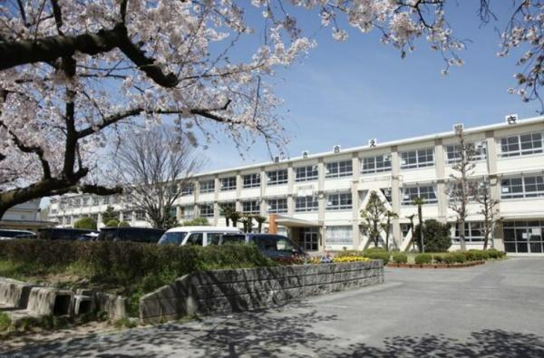 春日井市若草通4丁目の中古一戸建て(春日井市立中部中学校)