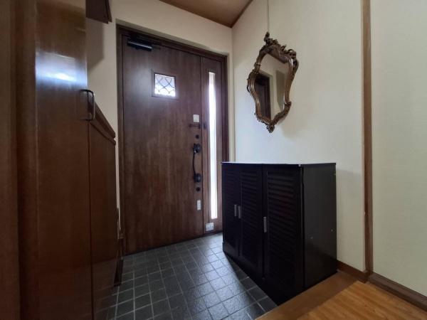 可児市光陽台6丁目の中古一戸建て(玄関)