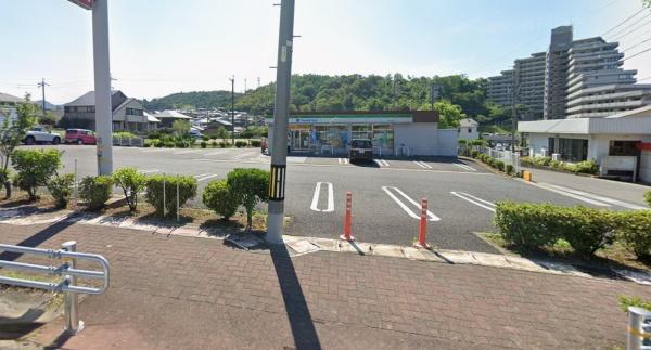 テラスノバ鵜沼(ファミリーマート鵜沼東町店)