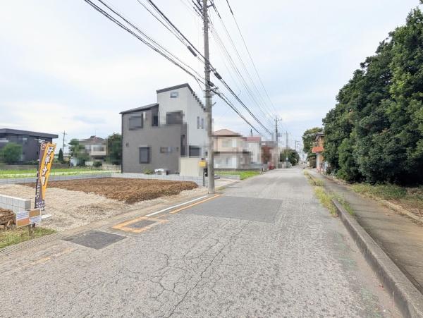 川口市大字安行の新築一戸建(前面道路含む現地写真)