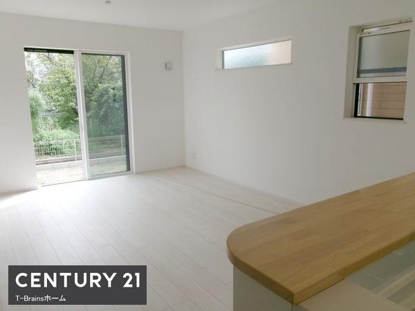 第1木曽川門間2号棟 全4棟(リビング)