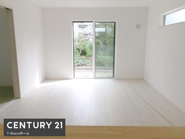 第1木曽川門間2号棟 全4棟(リビング)