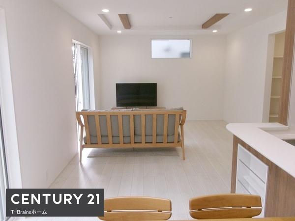 一宮市馬見塚1号棟 全1棟(リビング)