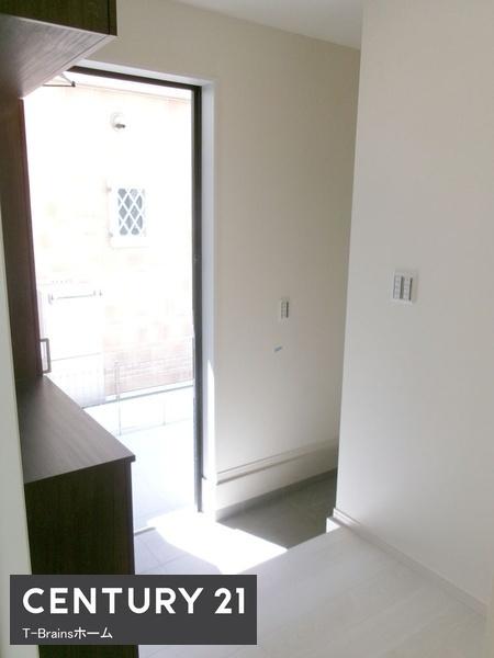 大口町余野四丁目 3号棟 全3棟(玄関)