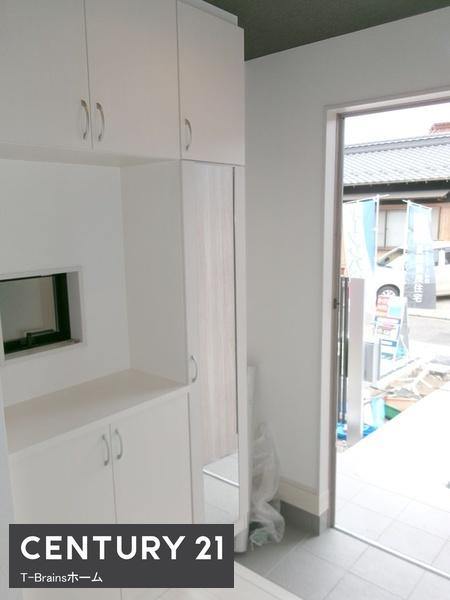 北名古屋市熊之庄13期 2号棟 全6棟(玄関)