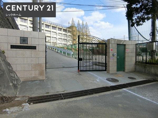 東大阪市日下町５丁目の中古一戸建て(東大阪市立孔舎衙中学校)