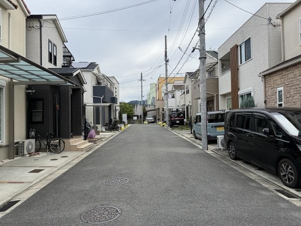 東大阪市若江東町4丁目の中古一戸建て(前面道路含む現地写真)