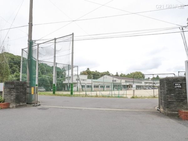 柏市増尾4丁目の新築一戸建(柏市立土中学校)