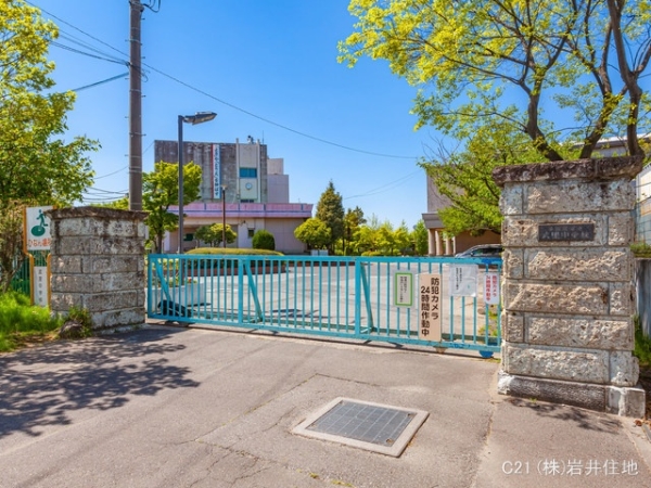 春日部市備後東2丁目の新築一戸建(春日部市立武里中学校)