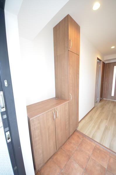 越谷スカイハイツB棟(玄関)