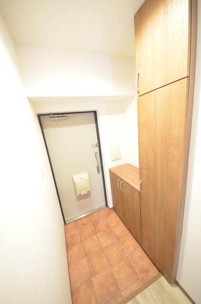 越谷スカイハイツB棟(玄関)