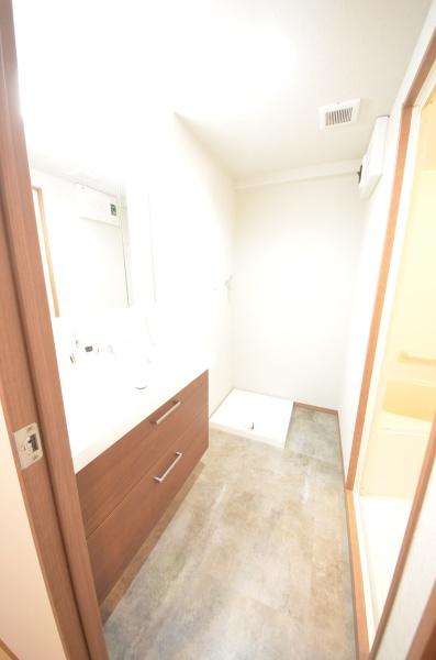 越谷スカイハイツB棟(玄関)