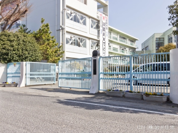 春日部市内牧の土地(春日部市立春日部中学校)