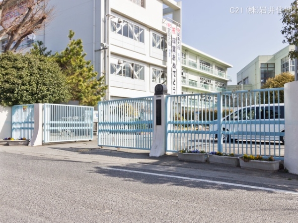 春日部市内牧の土地(春日部市立春日部中学校)