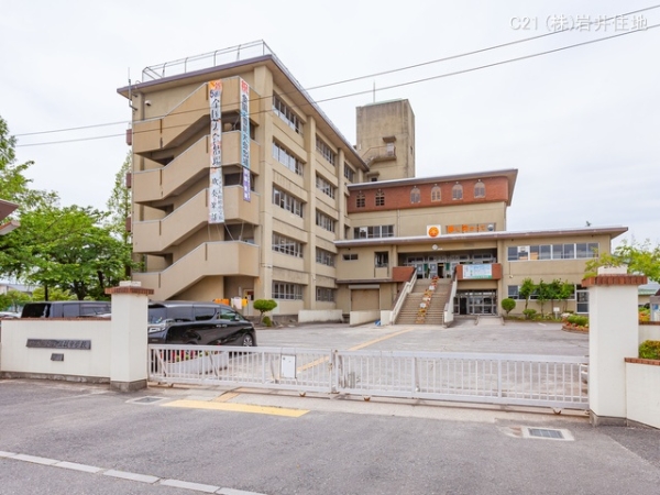 越谷市瓦曽根1丁目の土地(越谷市立大相模中学校)