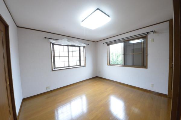 草加市苗塚町の中古一戸建て