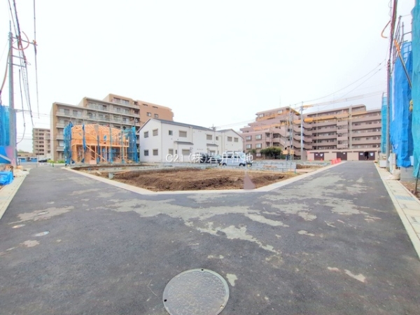 春日部市小渕の新築一戸建(前面道路含む現地写真)