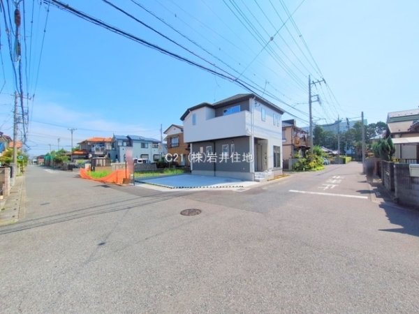 越谷市大字南荻島の新築一戸建(前面道路含む現地写真)