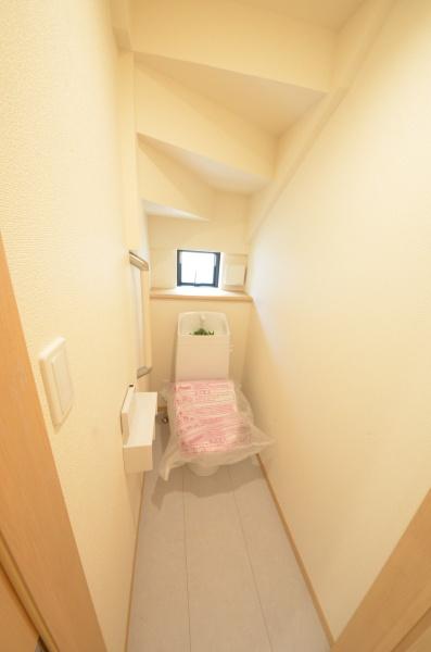 越谷市新築建て駐車場２台可　A