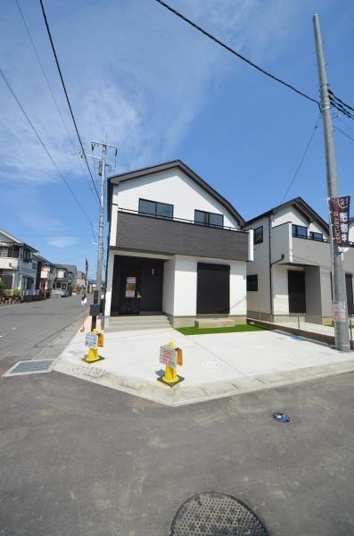 越谷市新築建て駐車場２台可　A