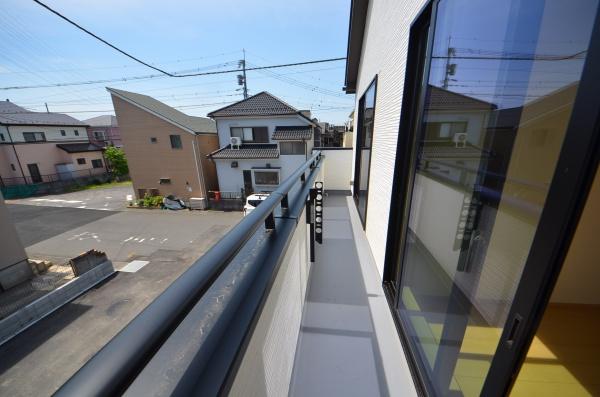越谷市新築建て駐車場２台可　A