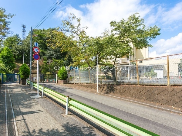八王子市元八王子町３丁目の土地(八王子市立城山小学校)
