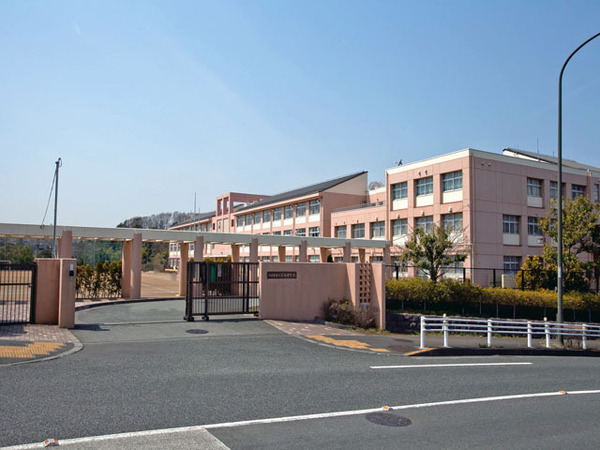 プレセダンヒルズ南大沢(八王子市立鑓水中学校)
