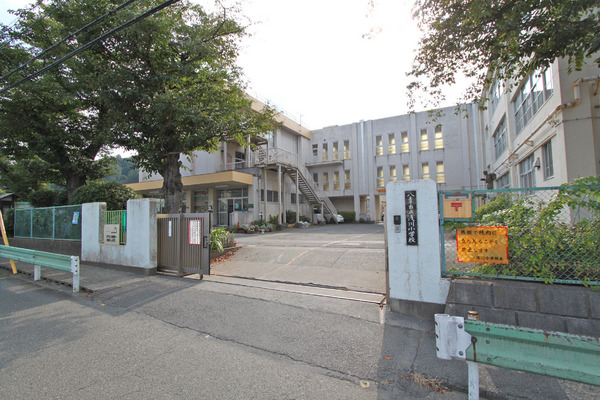 八王子市初沢町の中古一戸建て(八王子市立浅川小学校)