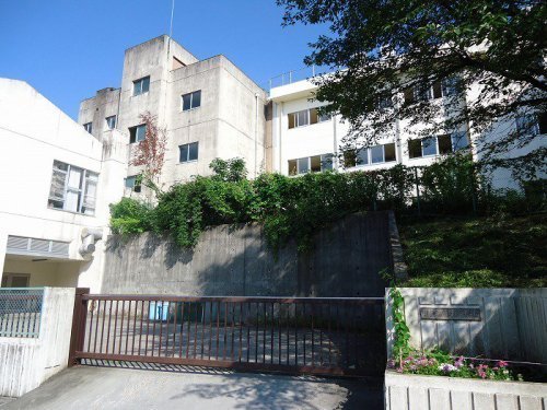 ドラゴンマンション多摩学園都市伍番館(日野市立日野第三中学校)