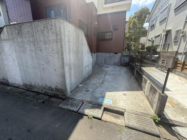 八王子市丸山町の中古一戸建て(駐車場)