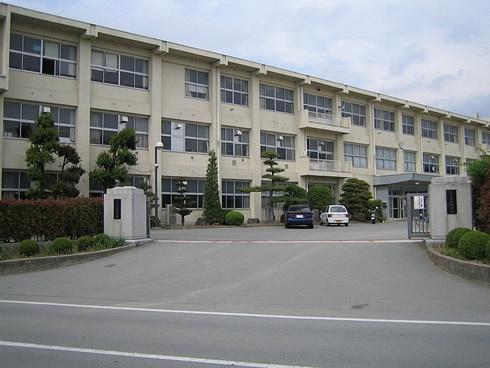笛吹市石和町川中島の中古一戸建て(笛吹市立石和中学校)