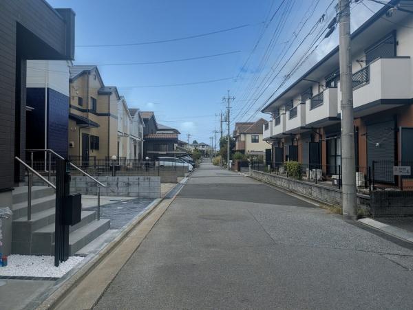 グラファーレ千葉市緑区おゆみ野中央8丁目新築一戸建て(前面道路含む現地写真)