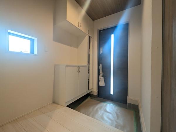 グラファーレ千葉市緑区おゆみ野中央8丁目新築一戸建て(玄関)