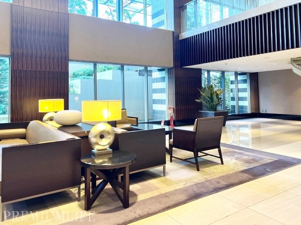 Ｗ　Ｃｏｍｆｏｒｔ　Ｔｏｗｅｒｓ　ＷＥＳＴ