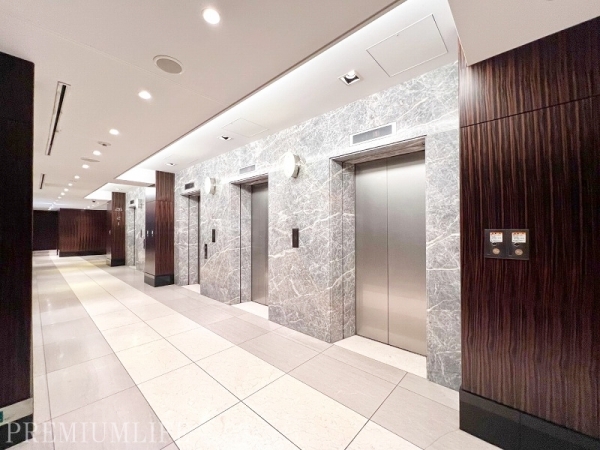 Ｗ　Ｃｏｍｆｏｒｔ　Ｔｏｗｅｒｓ　ＷＥＳＴ