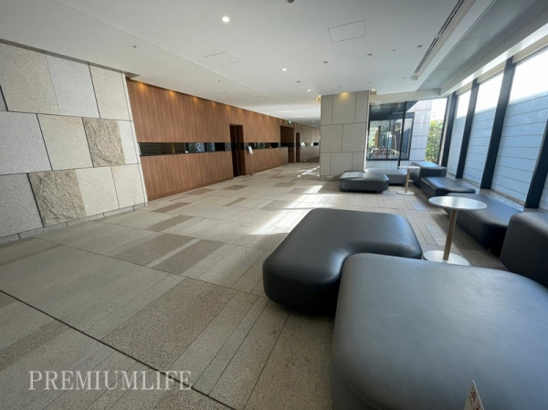 ＧＬＯＢＡＬ　ＦＲＯＮＴ　ＴＯＷＥＲ