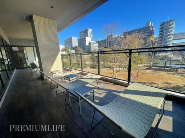 ＧＬＯＢＡＬ　ＦＲＯＮＴ　ＴＯＷＥＲ