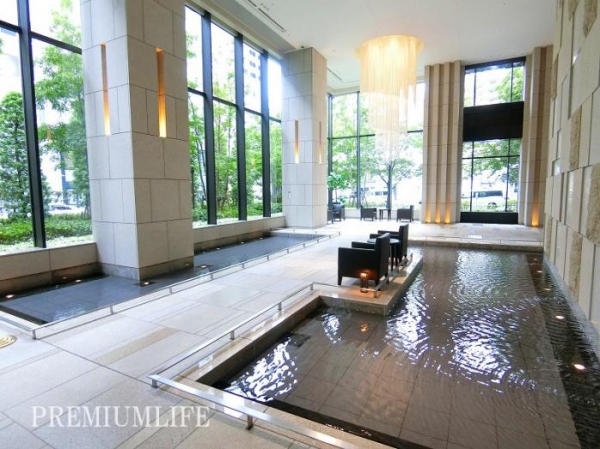 ＧＬＯＢＡＬ　ＦＲＯＮＴ　ＴＯＷＥＲ