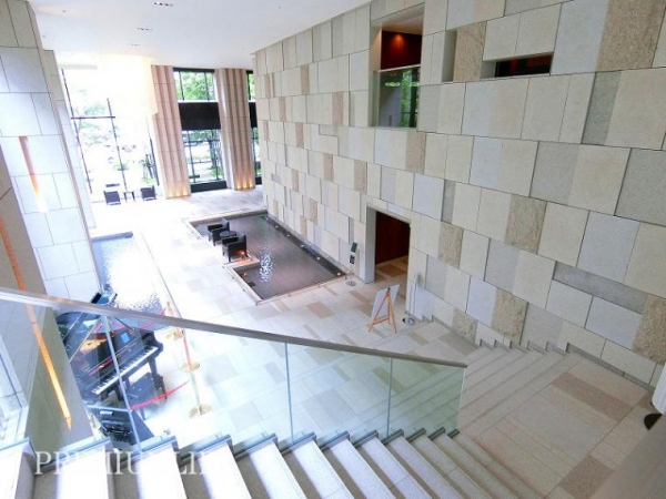 ＧＬＯＢＡＬ　ＦＲＯＮＴ　ＴＯＷＥＲ